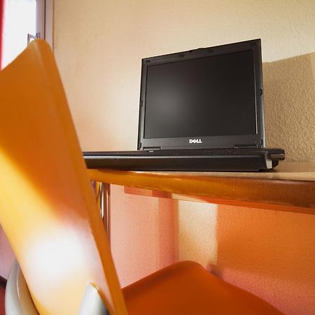 Premiere Classe Evreux Phòng bức ảnh A Dell Studio 17