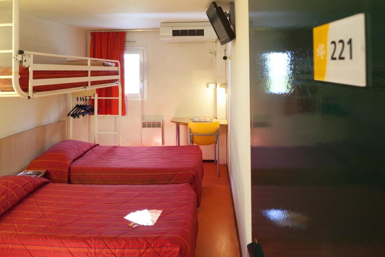 Premiere Classe Evreux Ngoại thất bức ảnh A typical room at a hotel