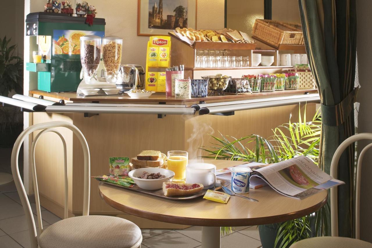 Premiere Classe Evreux Ngoại thất bức ảnh Breakfast at a hotel