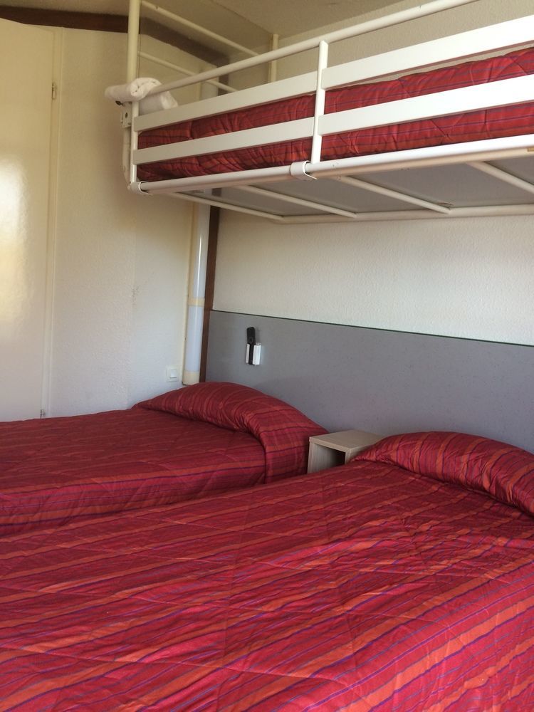 Premiere Classe Evreux Ngoại thất bức ảnh Bunk beds in a hotel room