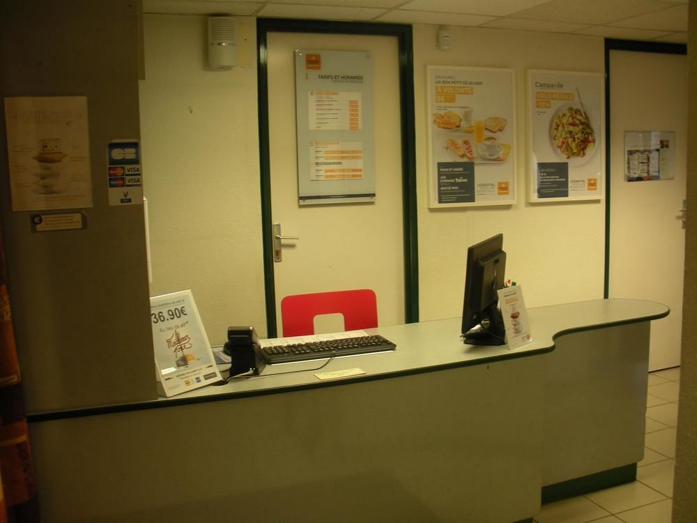 Premiere Classe Evreux Ngoại thất bức ảnh Reception desk at the University of Brighton