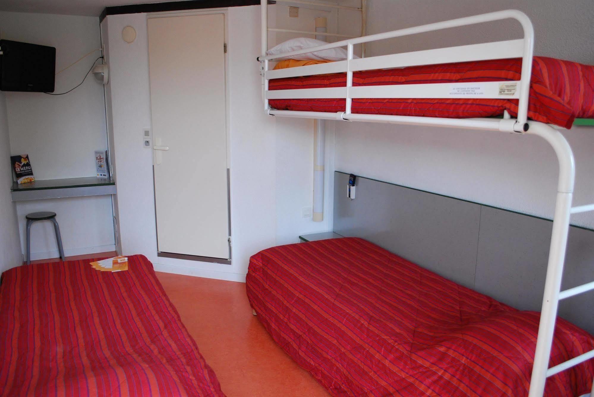 Premiere Classe Evreux Ngoại thất bức ảnh A typical room at a youth hostel